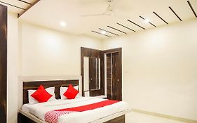 Oyo 68778 Nirmala Palace
